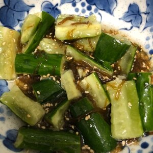 簡単！居酒屋つまみ♪たたきキュウリとモズクの酢の物